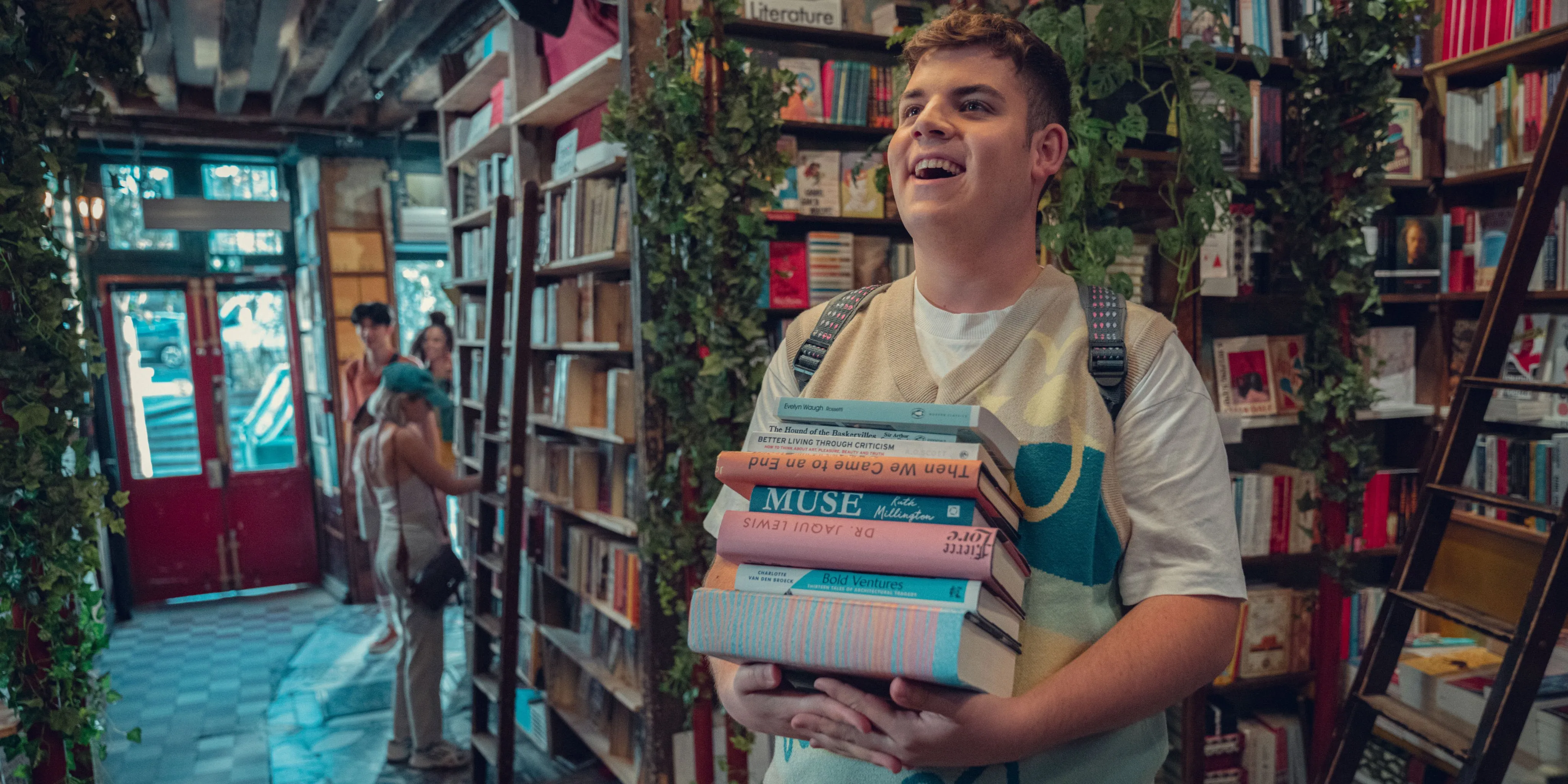 Estos son todos los libros que Isaac lee en la segunda temporada de Heartstopper