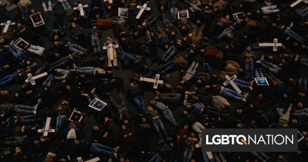 “120 BPM” cuenta la historia de los activistas franceses contra el SIDA en la década de 1990.  Es una obra de arte