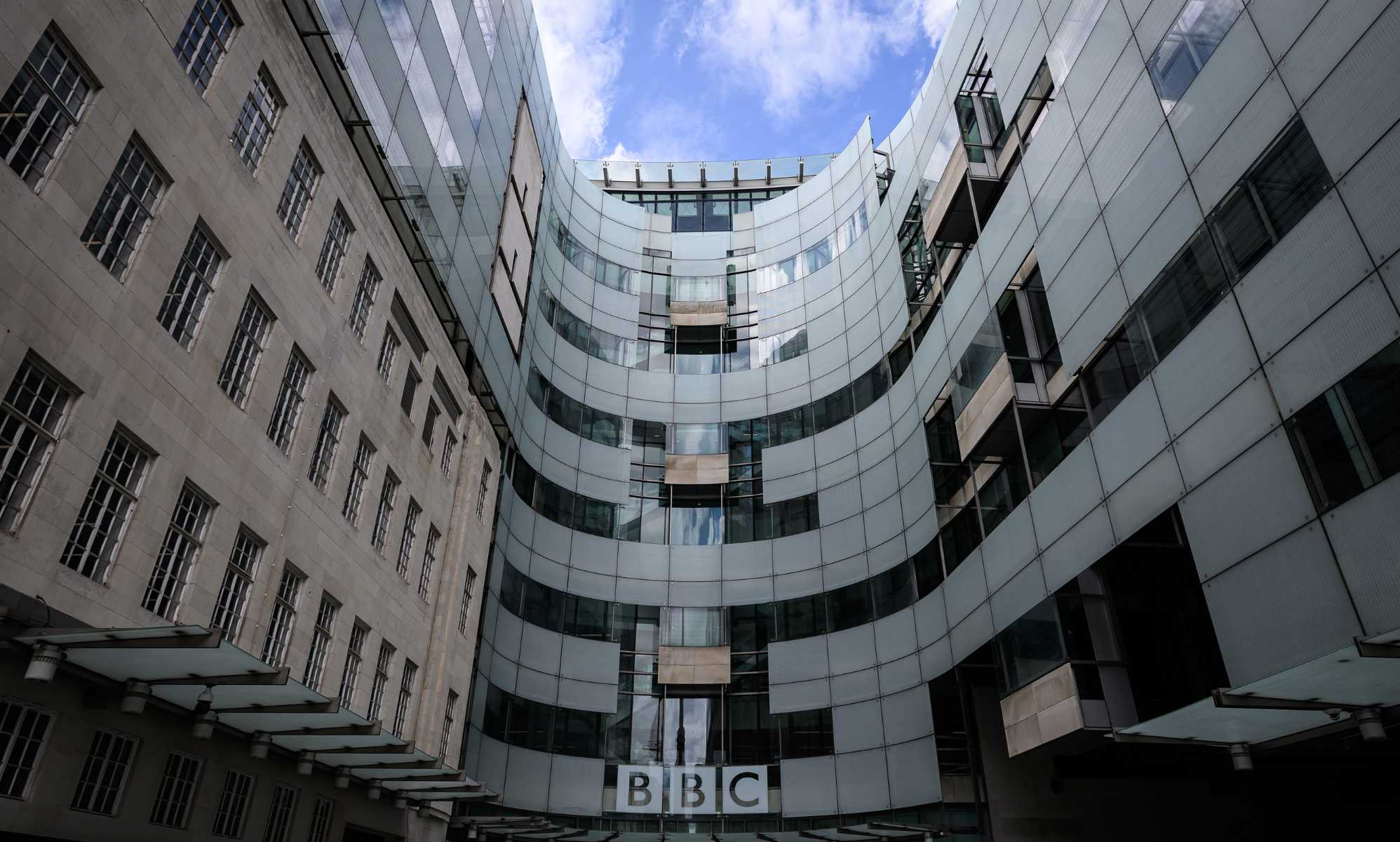 The Sun no cumplió con los "estándares básicos" al informar sobre las afirmaciones de Huw Edwards, dice Hacked Off