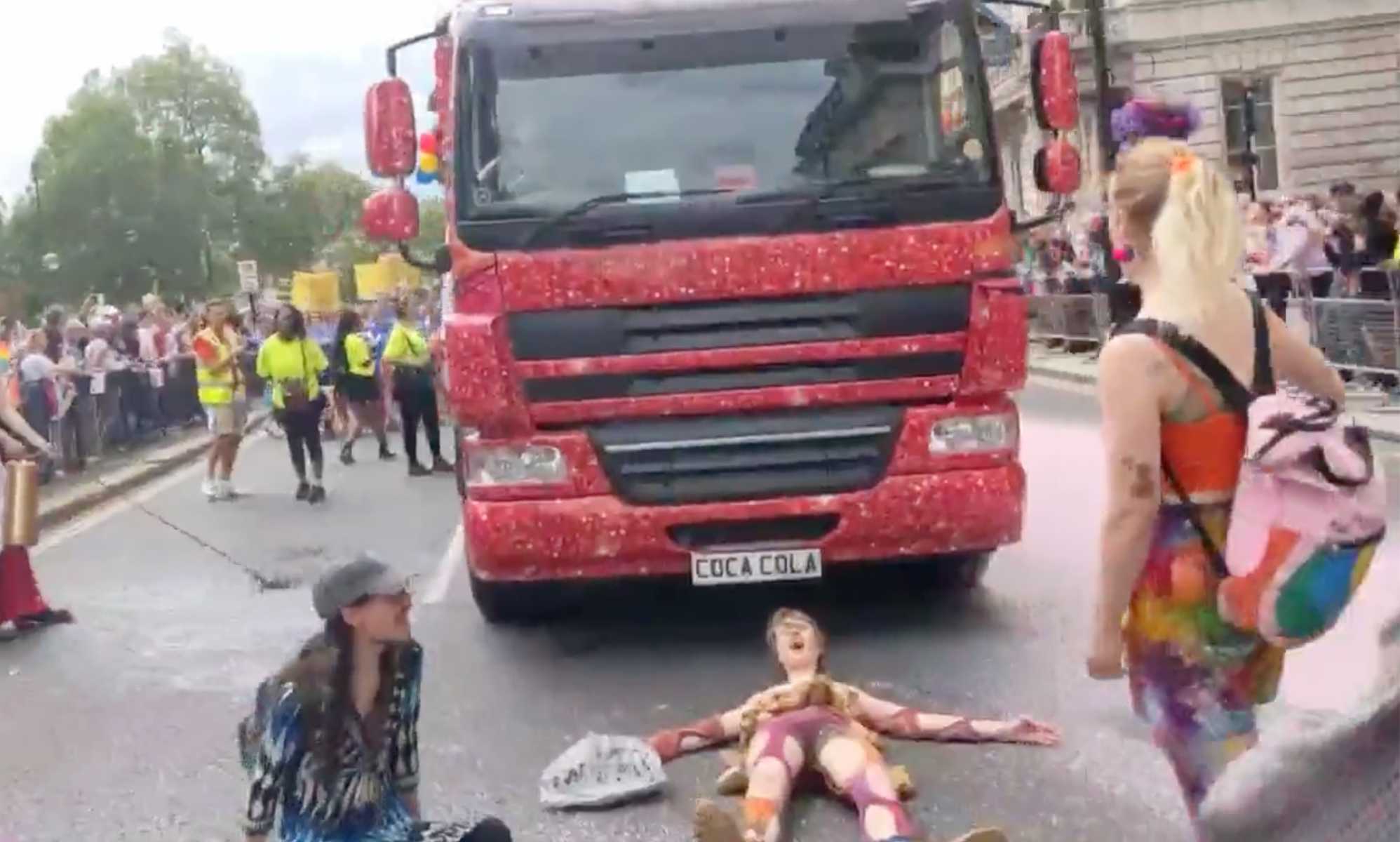 Just Stop Oil bloquea el desfile del Orgullo Gay en Londres