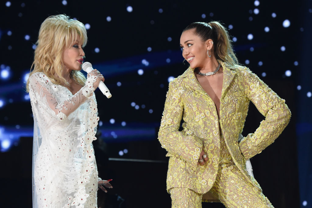 Dolly Parton and Miley Cyrus perform a duet.