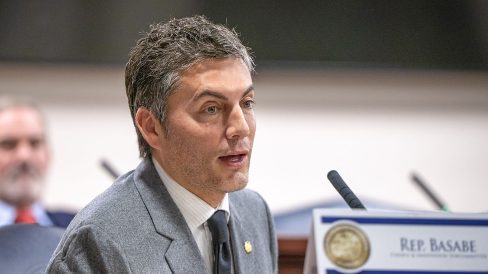 Republicano de Florida, Fabian Basabe, acusado de acosar sexualmente a miembros masculinos del personal