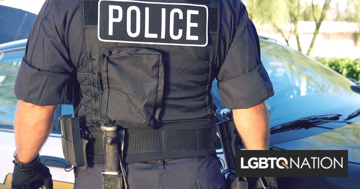 Un policía atacó brutalmente a un hombre trans por tener un ambientador colgado en su coche