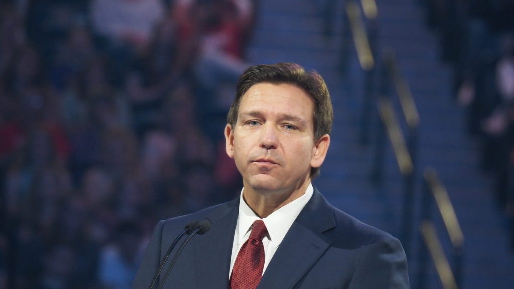 A Ron DeSantis solo le importan los derechos de los padres cuando son los suyos