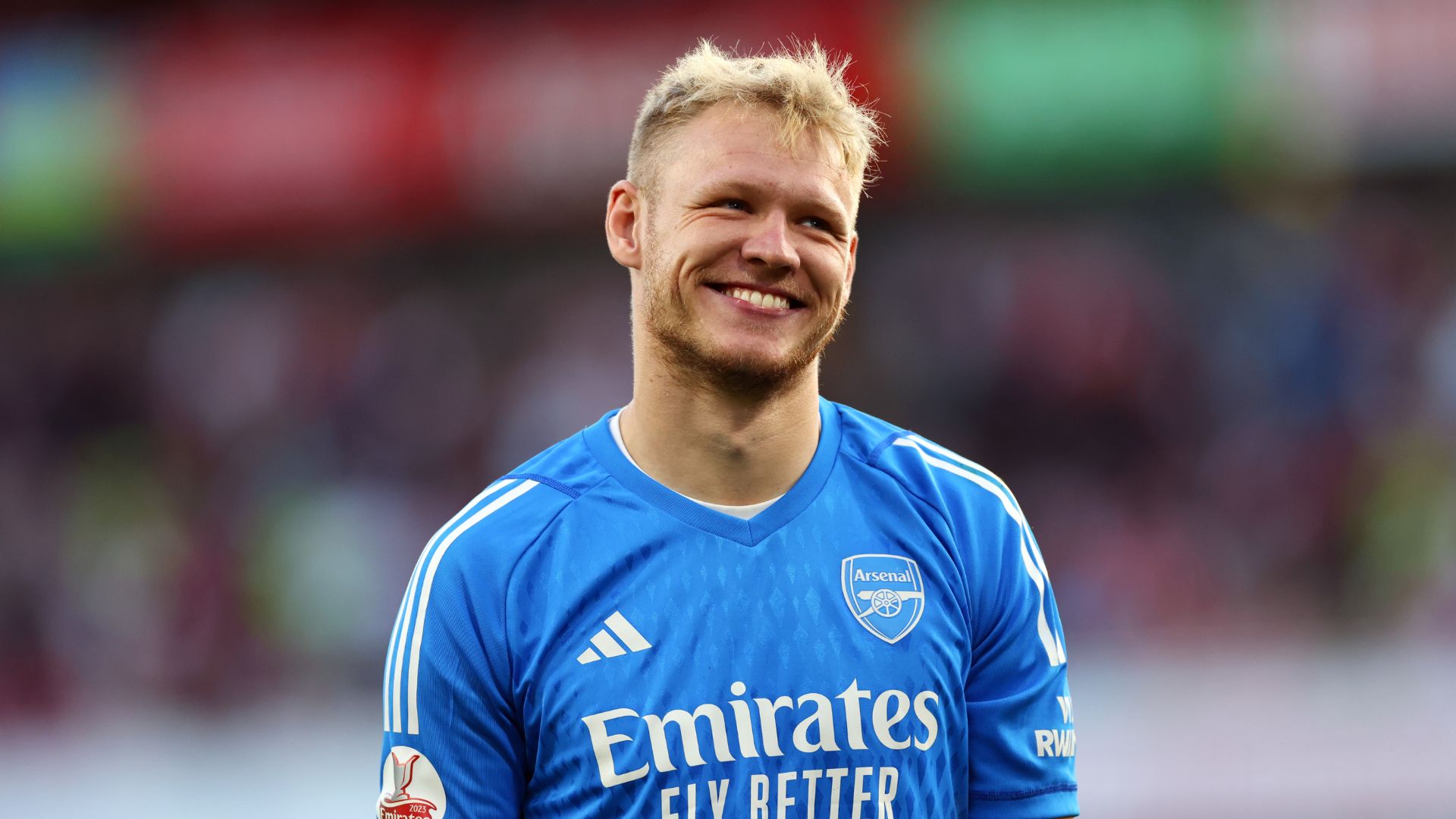 Aaron Ramsdale of Arsenal wears a blue strip on the football pitch