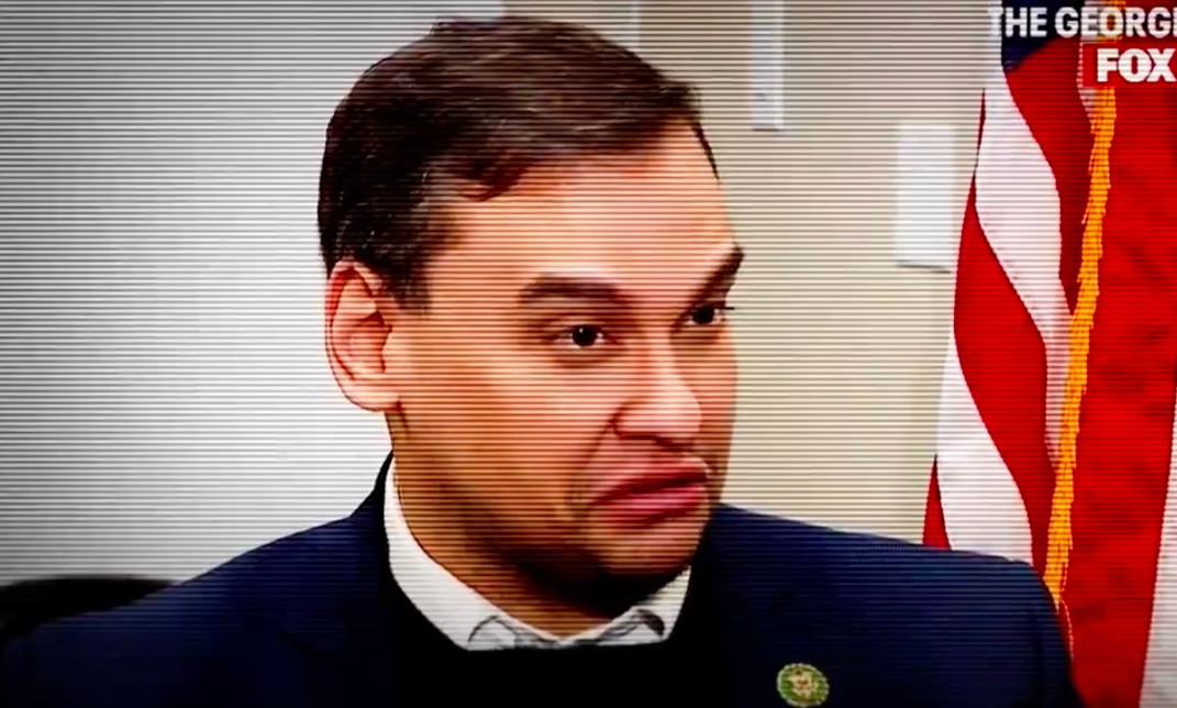 Asistente del representante George Santos acusado de fraude y robo de identidad en esquema de donación de campaña