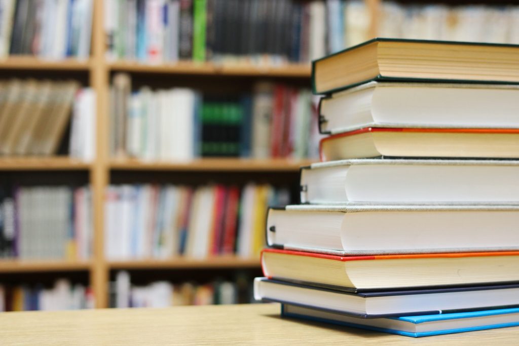 Funcionario republicano presionó al ayuntamiento para bloquear la nominación de pastor gay a la junta de la biblioteca