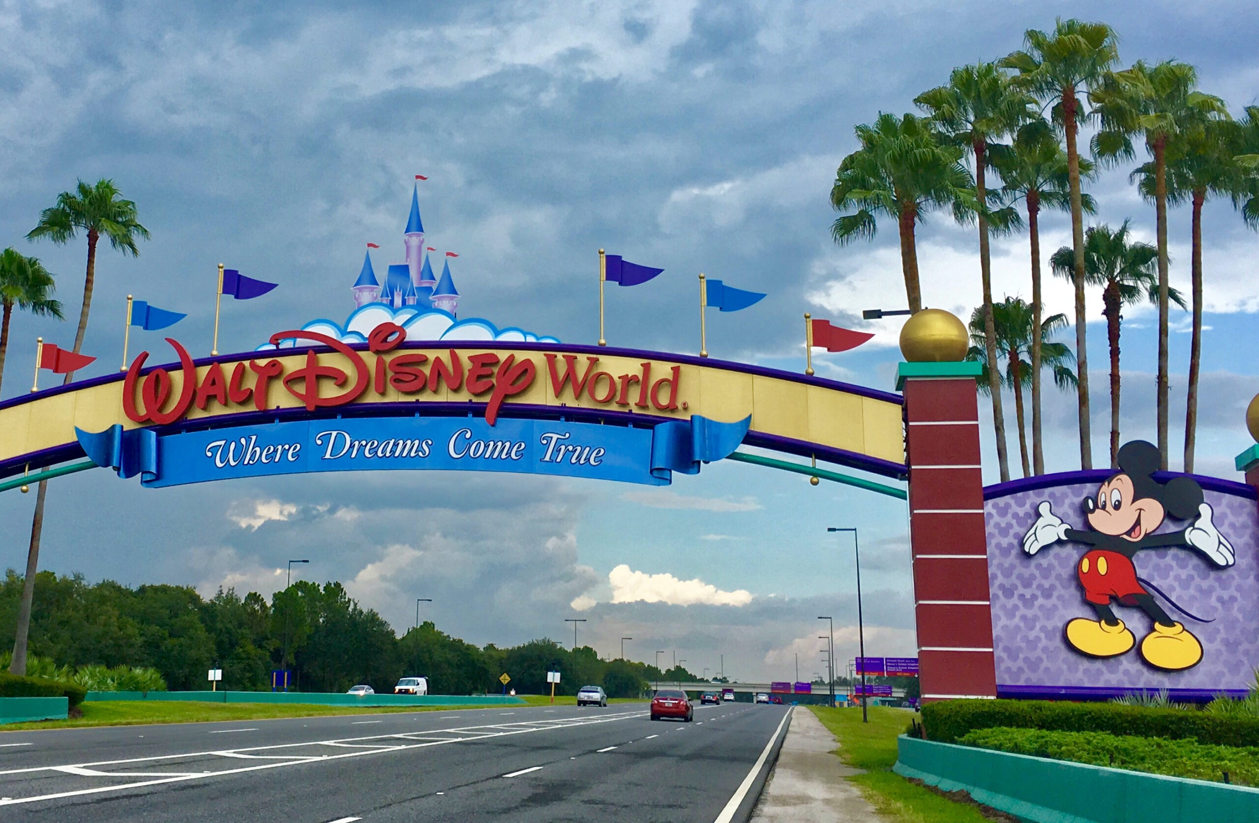 Orlando ruega a las personas LGBTQ+ que visiten a pesar de las leyes anti-LGBTQ+ de Ron DeSantis