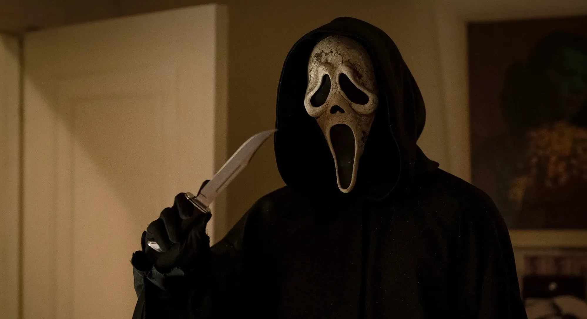 Scream killer Ghostface holding a knife in Scream VI