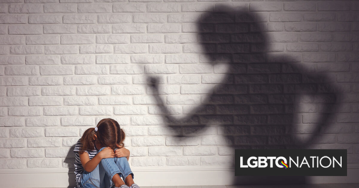 El juez se pone del lado de los maestros que dicen que su religión les exige sacar a la luz a los niños trans