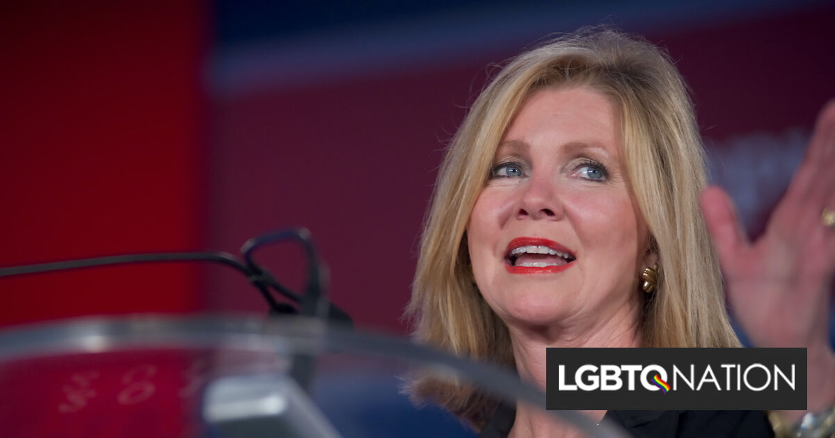 ¿Esta senadora acaba de admitir que su ley de seguridad en Internet podría prohibir que los niños vean contenido trans?