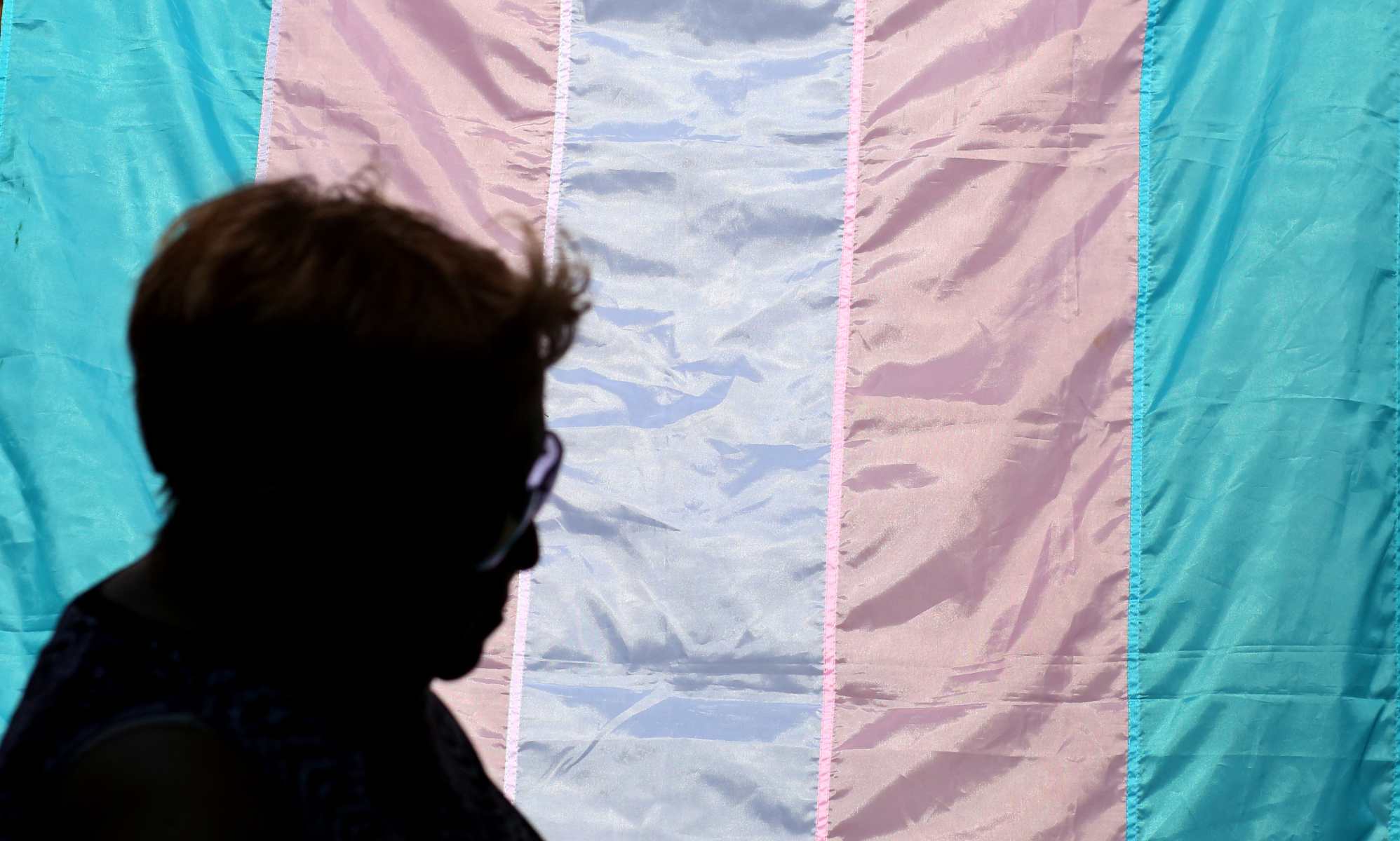 Un tribunal japonés dictamina que obligar a las personas trans a ser esterilizadas es "inconstitucional"