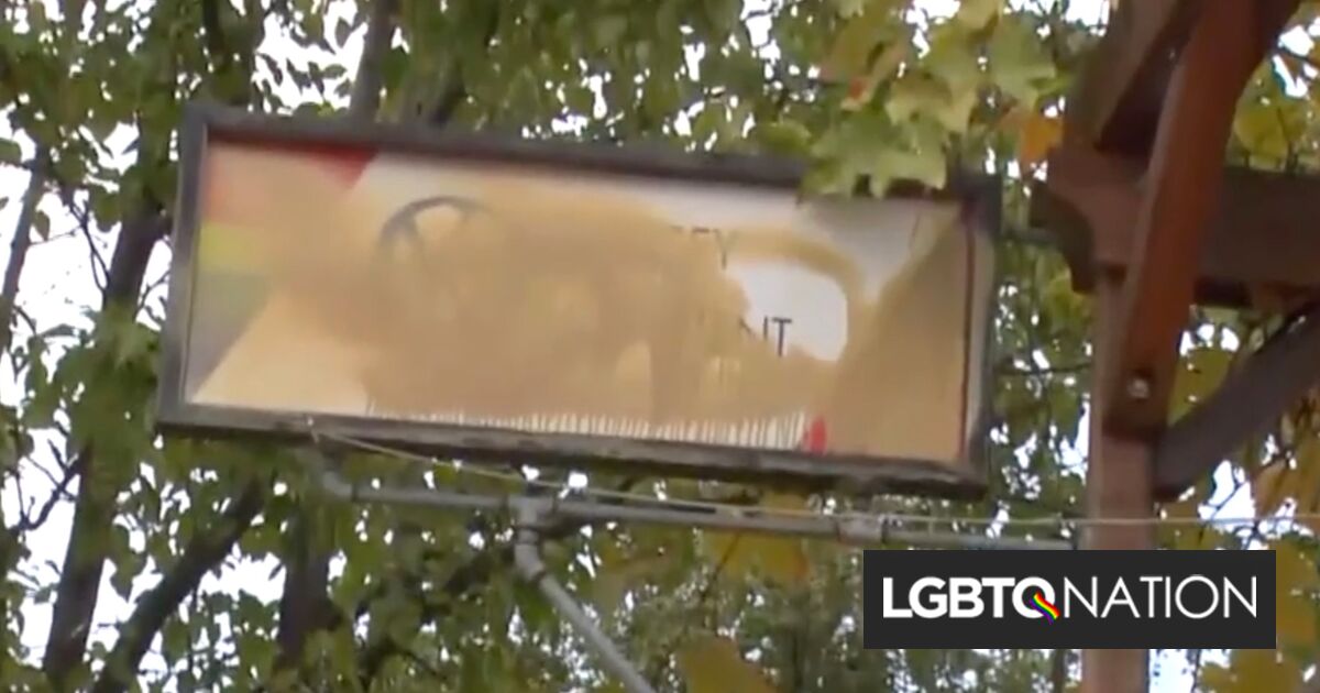 Centro juvenil LGBTQ+ vandalizado con pintura y insultos tres noches seguidas