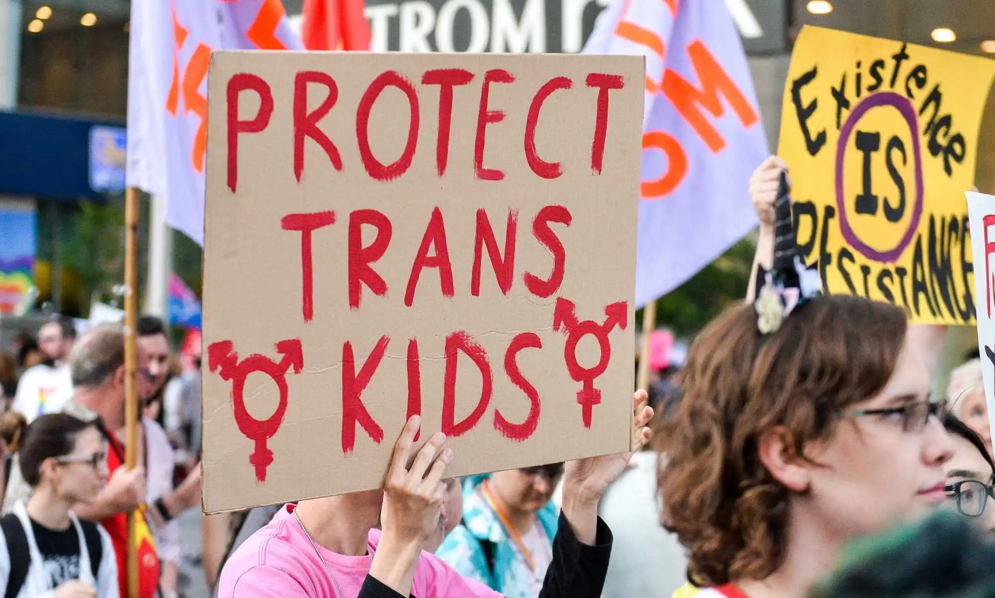 El comisionado canadiense de Derechos Humanos renuncia por la nueva regla del pronombre escolar para revelar a los niños a sus padres