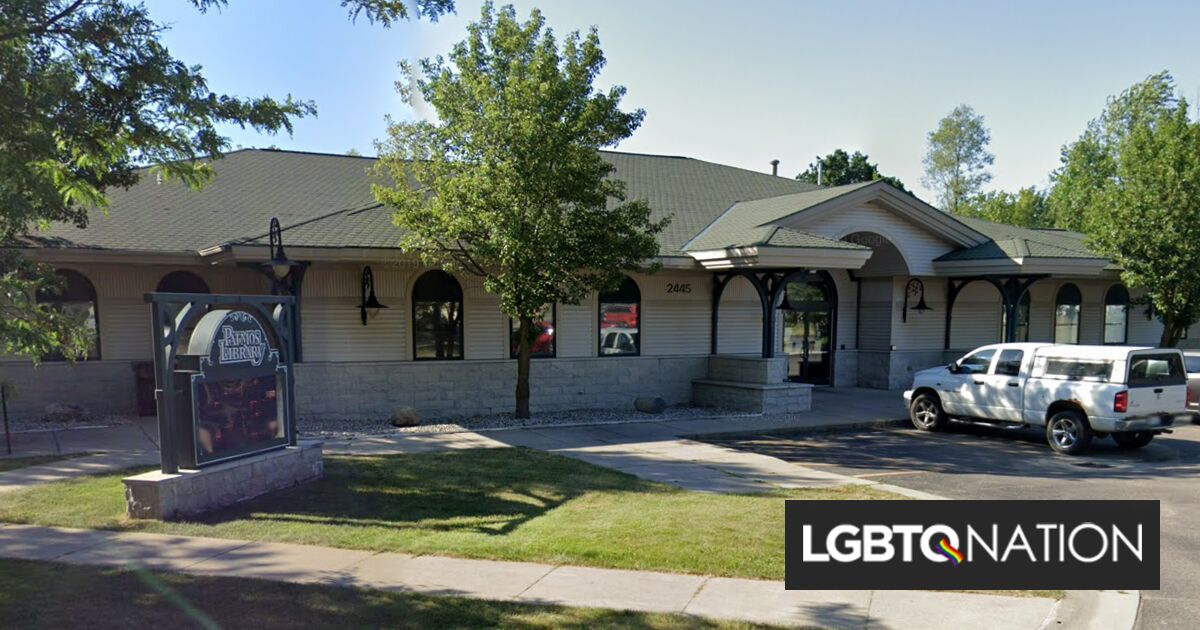 El libro que prohíbe la fiebre irrumpe en una ciudad destrozada por la oposición de los cristianos conservadores a los libros LGBTQ+