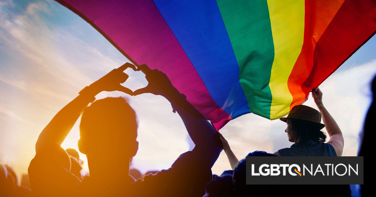 Esta ciudad prohibió el Orgullo por ser drag.  Ahora los están demandando por restringir la libertad de expresión.