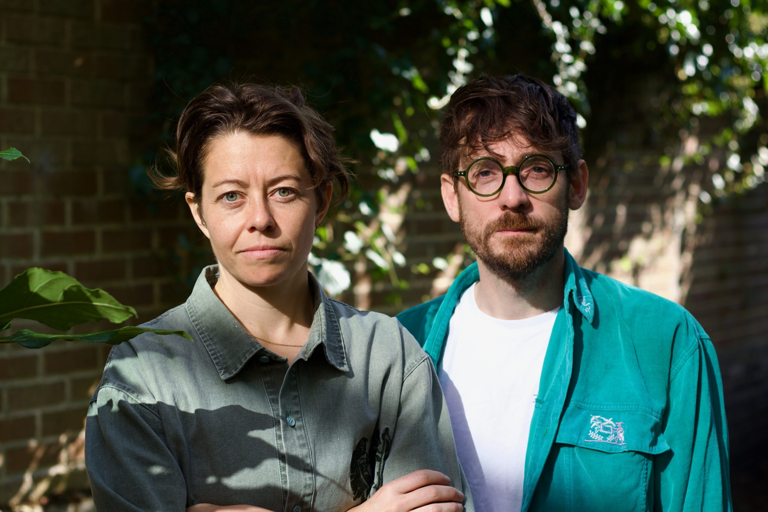 Faber firma la historia social de los productores de podcasts queer británicos Tash Walker y Adam Zmith