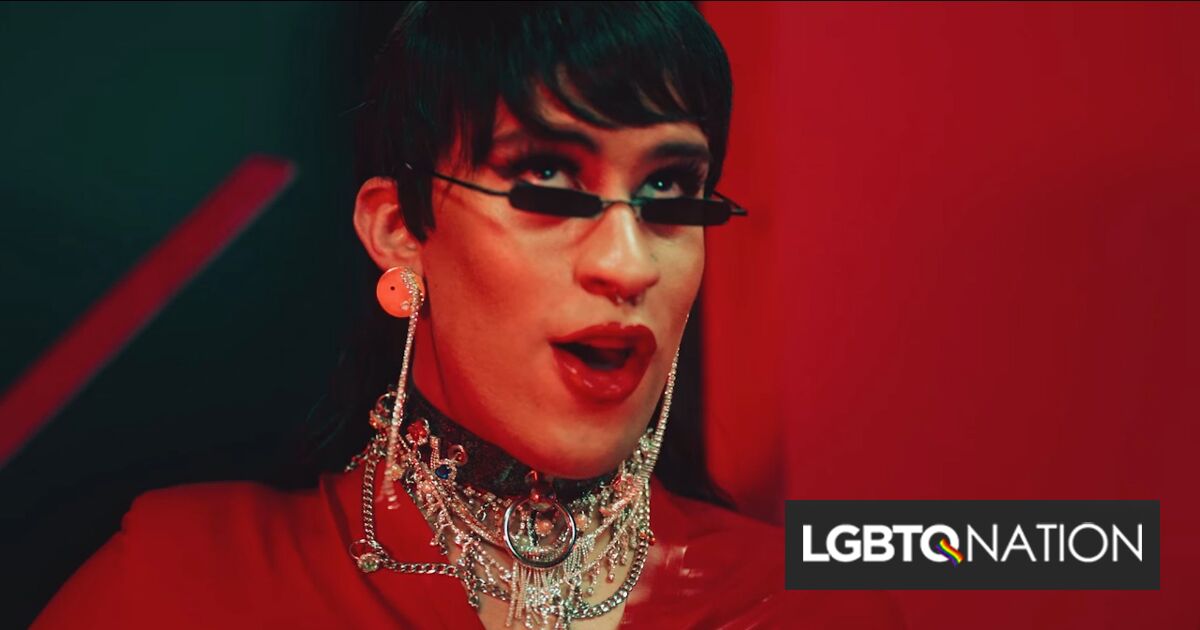 La superpotencia de Bad Bunny está mezclando éxitos latinos con un estilo político queer