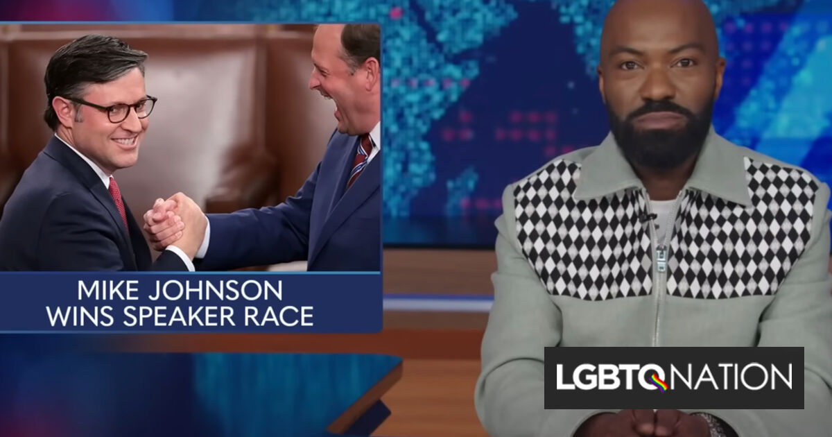 Los presentadores nocturnos destripan al presidente Mike Johnson: Nuestra larga pesadilla nacional finalmente es diferente