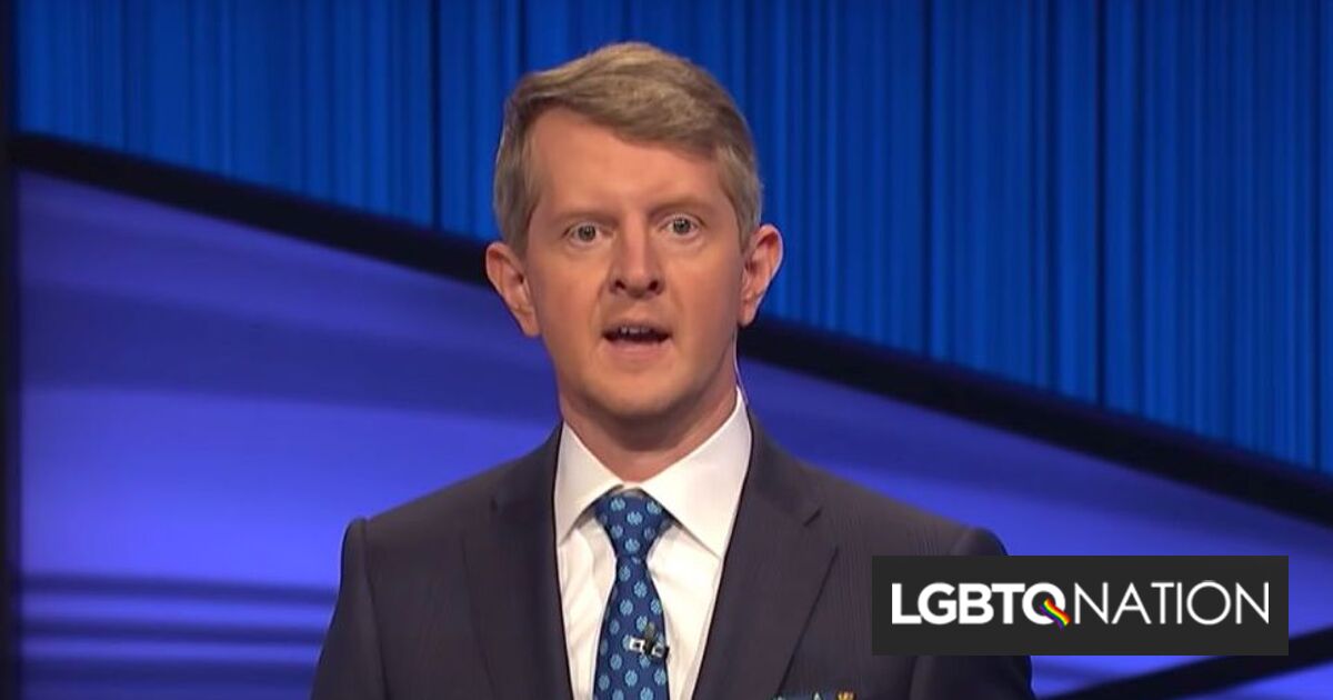 ¡Peligro! Los fanáticos piensan que el coanfitrión Ken Jennings acaba de declararse bisexual.