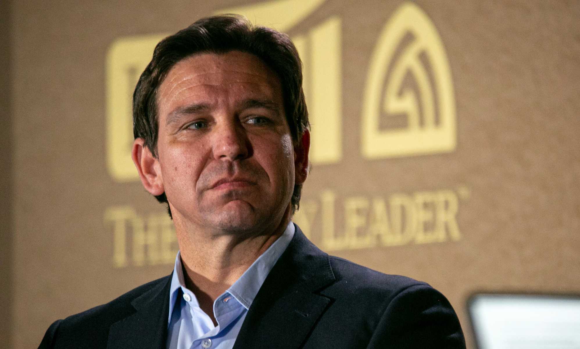 Funcionario de Florida estuvo agonizando durante 20 minutos frente a la oficina de Ron DeSantis