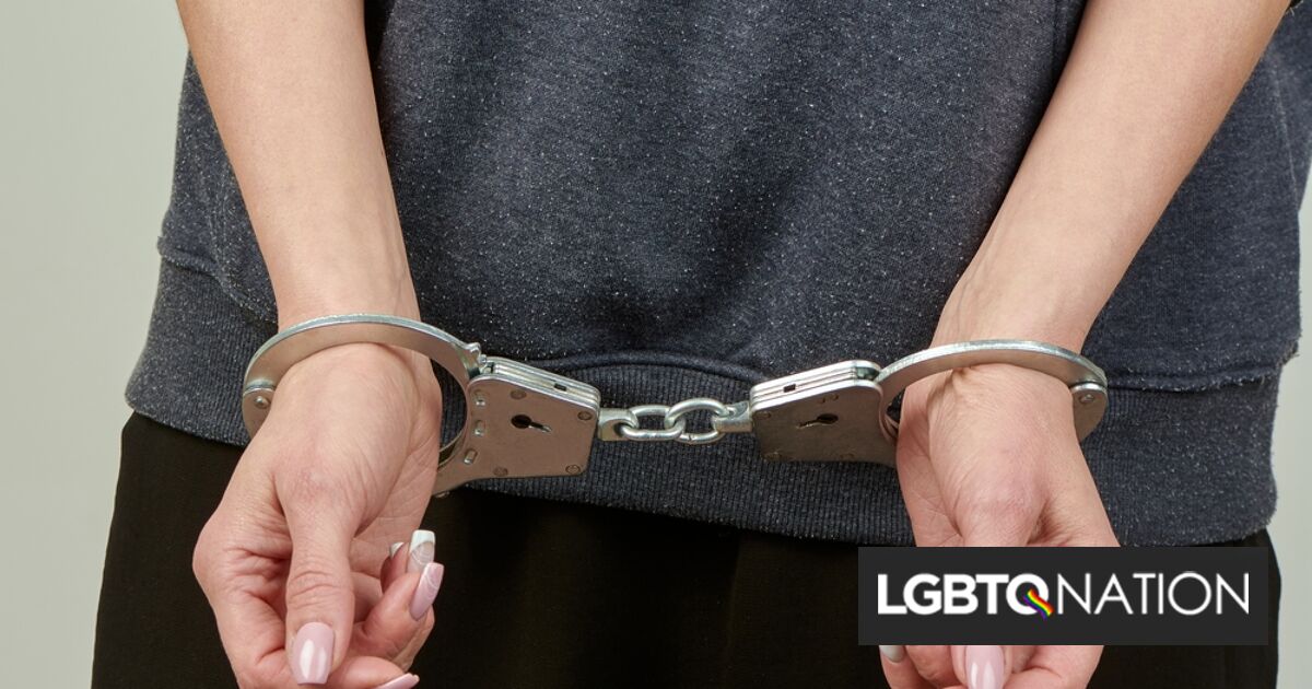 Madre soltera grita insultos homofóbicos mientras golpea a dos mujeres en un club nocturno en un horrible ataque