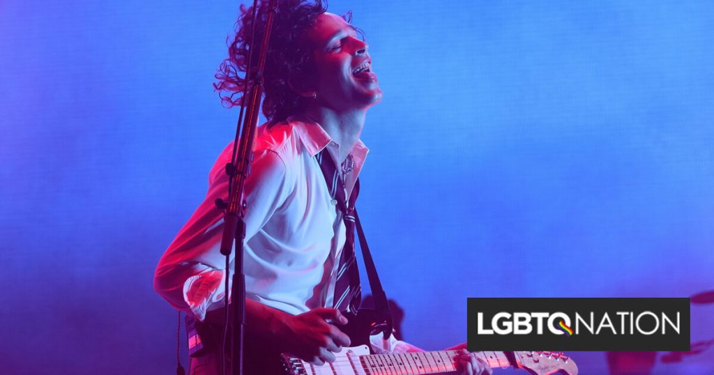 Malasia exigirá que los conciertos tengan un "interruptor de apagado" después del beso entre personas del mismo sexo en el escenario de The 1975