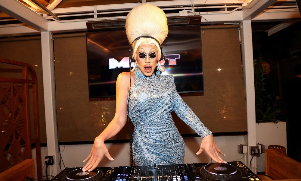 Netflix y la mayoría celebran historias LGBTQ+ con 'Happy HoliGays!  Evento "Un brindis por la mayoría"