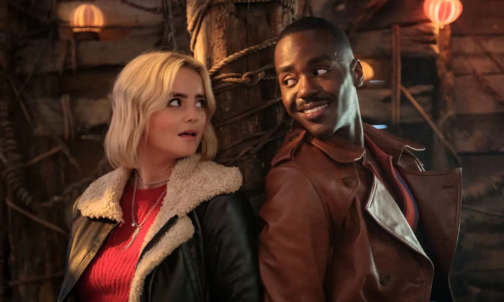 Primer vistazo a Millie Gibson (izq.) y Ncuti Gatwa (der.) en el especial de Navidad de Doctor Who