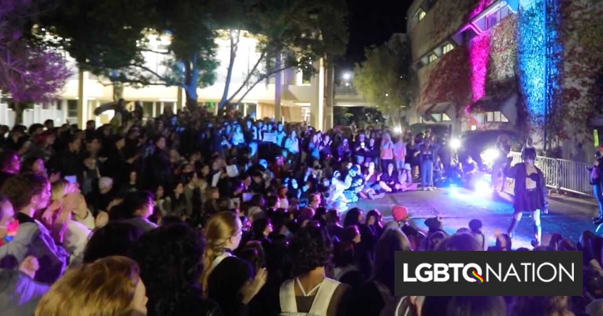 300 personas asisten a un “espectáculo drag de guerrilla” para protestar contra un evento anti-trans