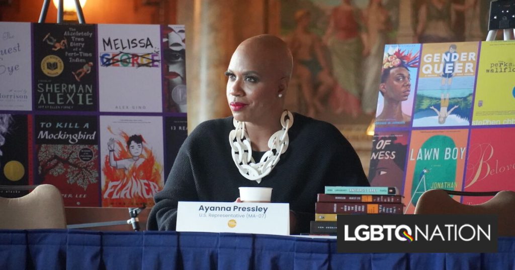 Ayanna Pressley presenta la “Ley Libros Salvan Vidas” para luchar contra la prohibición de libros anti-LGBTQ+