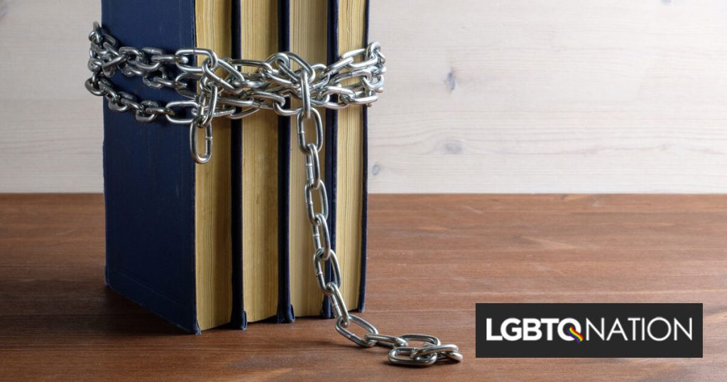 El congresista presenta un proyecto de ley para cubrir los costos escolares de defender libros con contenido LGBTQ+