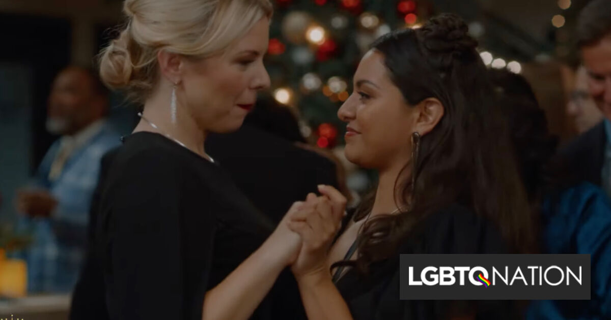 Hallmark acaba de estrenar su primera comedia romántica navideña lésbica