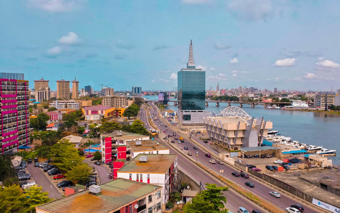 Por qué muchos nigerianos LGBTQ+ temen regresar a casa para Navidad