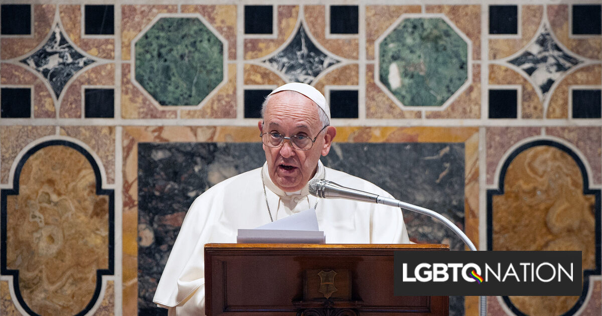 Sacerdote de derecha se enfurece contra el Papa Francisco por crear bendición para la “sodomía”