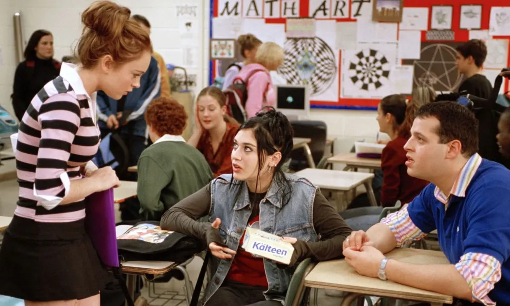 Lindsay Lohan como Cady, Lizzy Caplan como Janis y Daniel Franzese como Damian.  (Supremo)