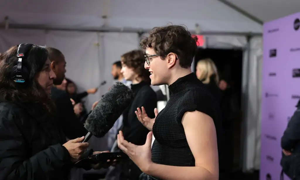 Vi la escritora y directora de TV Glow Jane Schoenbrun