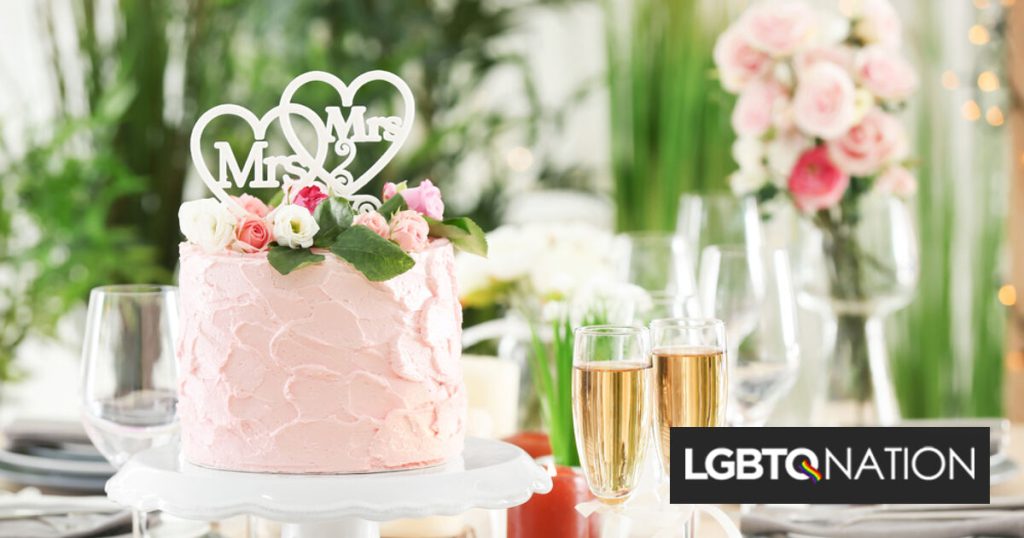 A una pareja de lesbianas rechazada por el lugar de la boda se le ofrece gratis el lugar de sus sueños