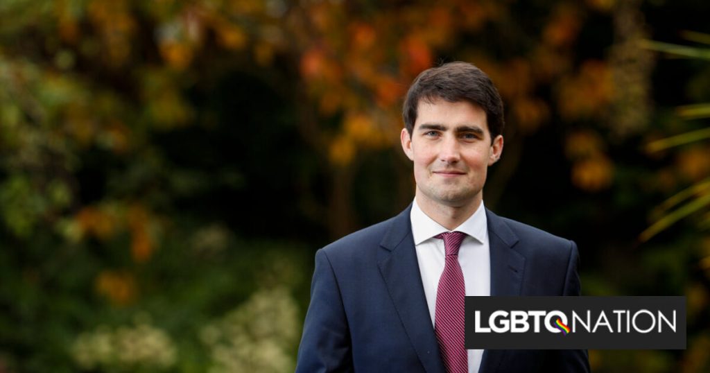 Alto funcionario irlandés se declara gay en conmovedor vídeo