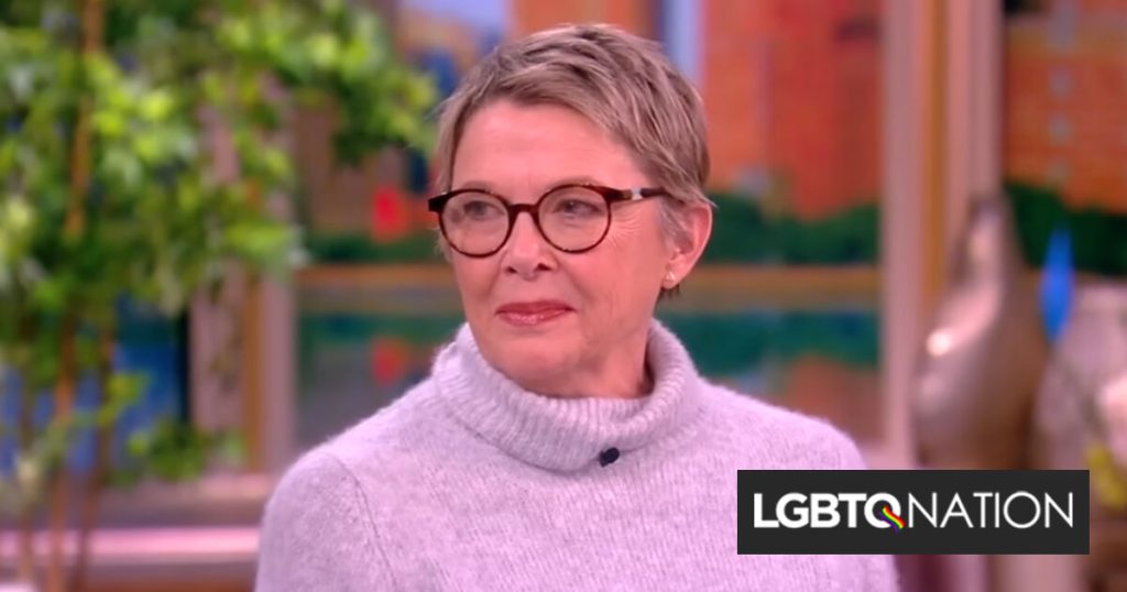 Annette Bening pide a los republicanos que dejen de avivar el odio anti-trans