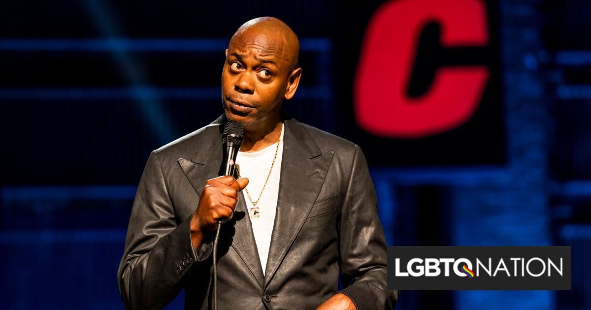 Dave Chappelle arroja viciosa propaganda anti-trans en el nuevo especial de Netflix