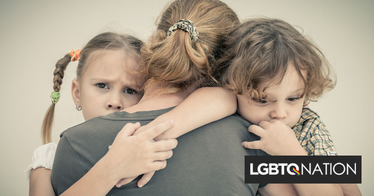 Decenas de familias huyen de Ohio después de que se aprueba la prohibición de la atención médica contra las personas trans