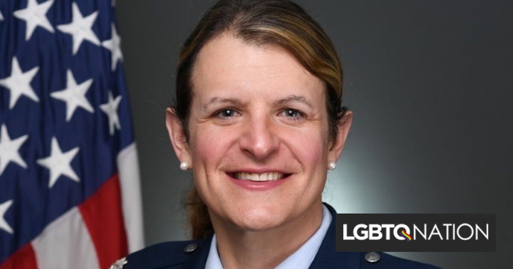 El coronel trans de la Fuerza Espacial que hace historia se niega a dar marcha atrás ante los que odian a la derecha