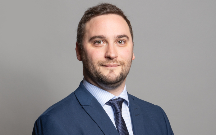 El diputado Christian Wakeford dice que es necesario erradicar la "terapia de conversión" en toda la sociedad