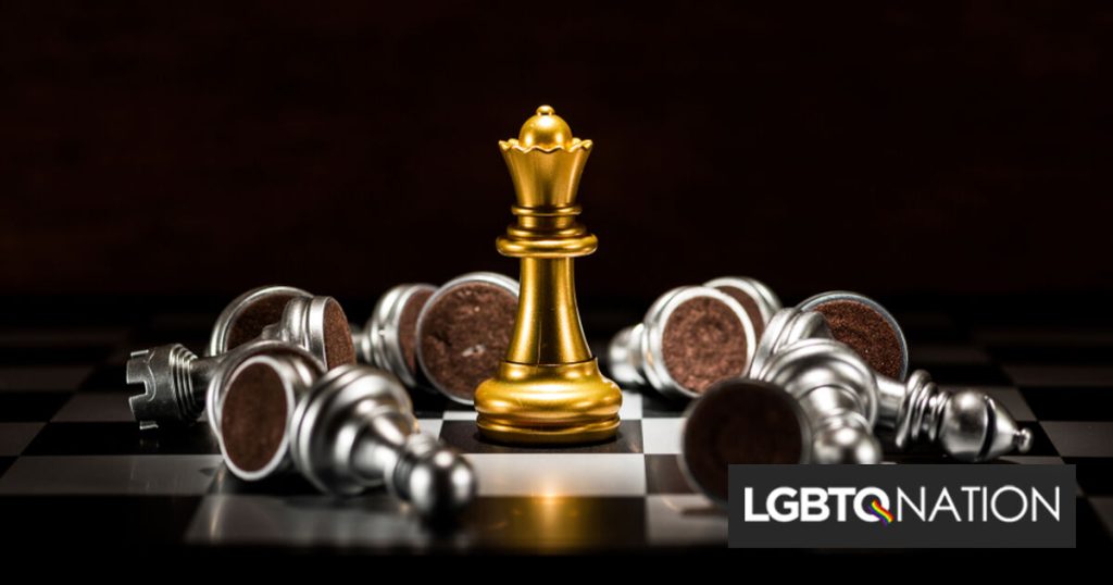 Es una maestra internacional del ajedrez.  Ella también es una mujer trans.