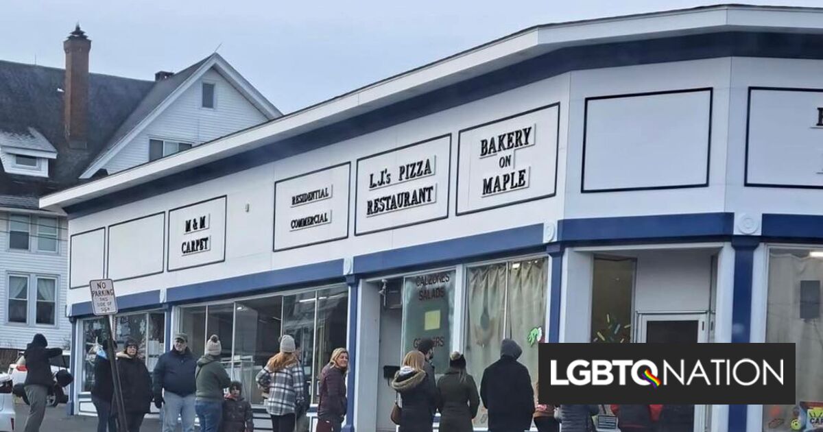 La comunidad se manifiesta para salvar la panadería después de la reacción violenta por su apoyo a las personas LGBTQ+