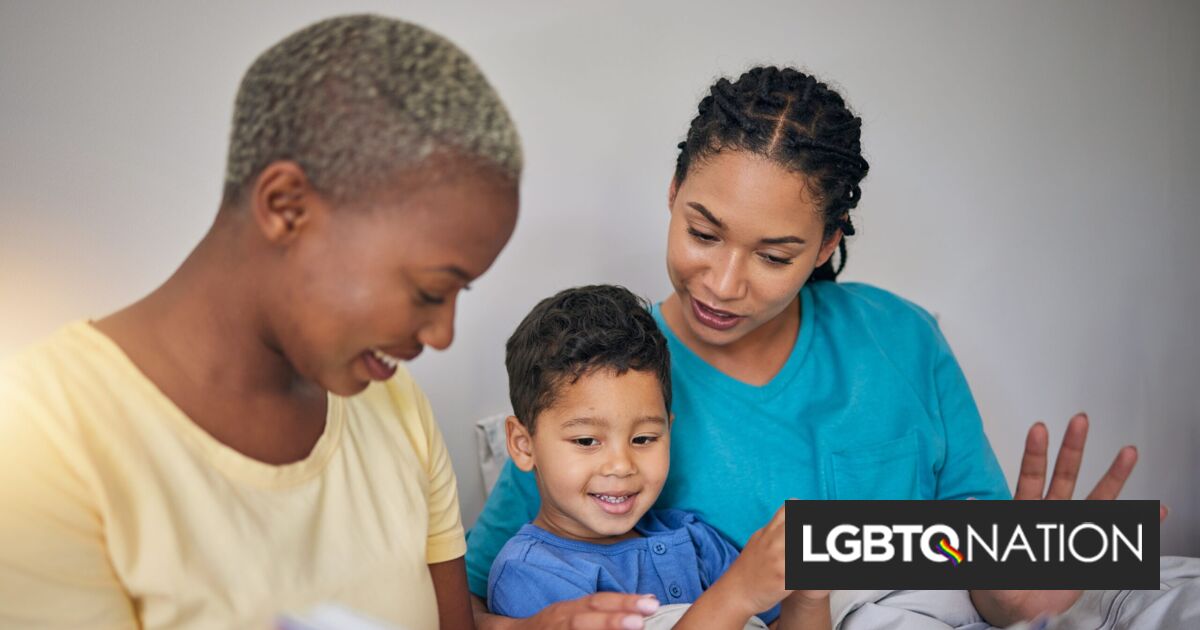 Las personas LGBTQ+ tienen más probabilidades de considerar la posibilidad de acoger a niños.  Pero una gran barrera los detiene.