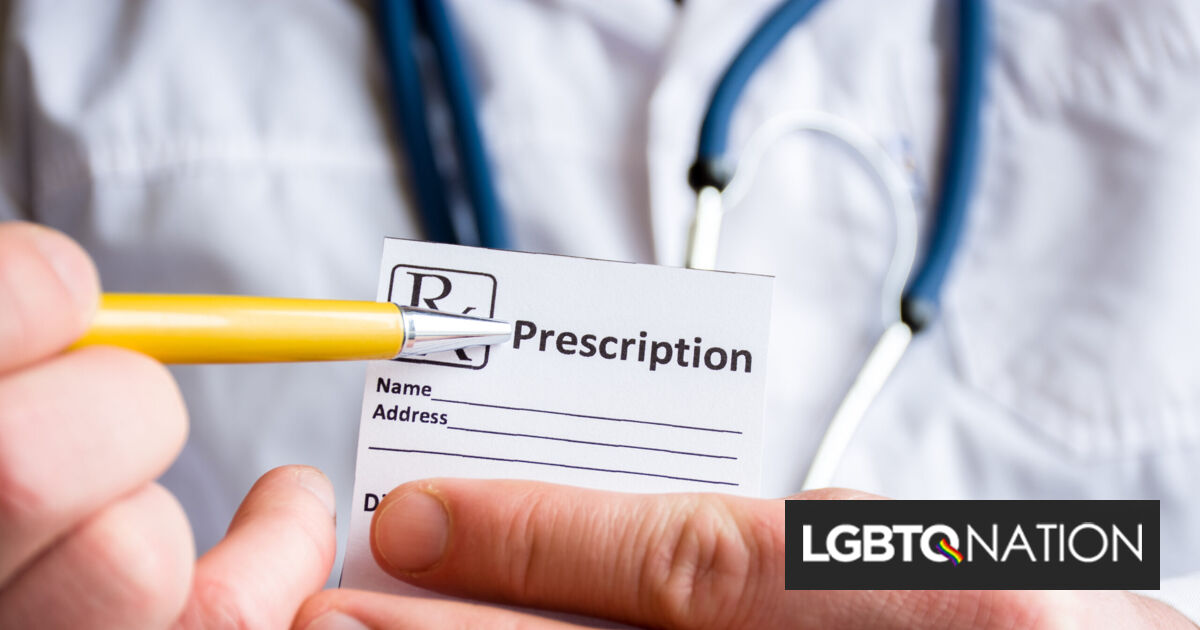 Un médico despistado le dice a una pareja de lesbianas que se acuesten con un hombre si quieren tener un bebé