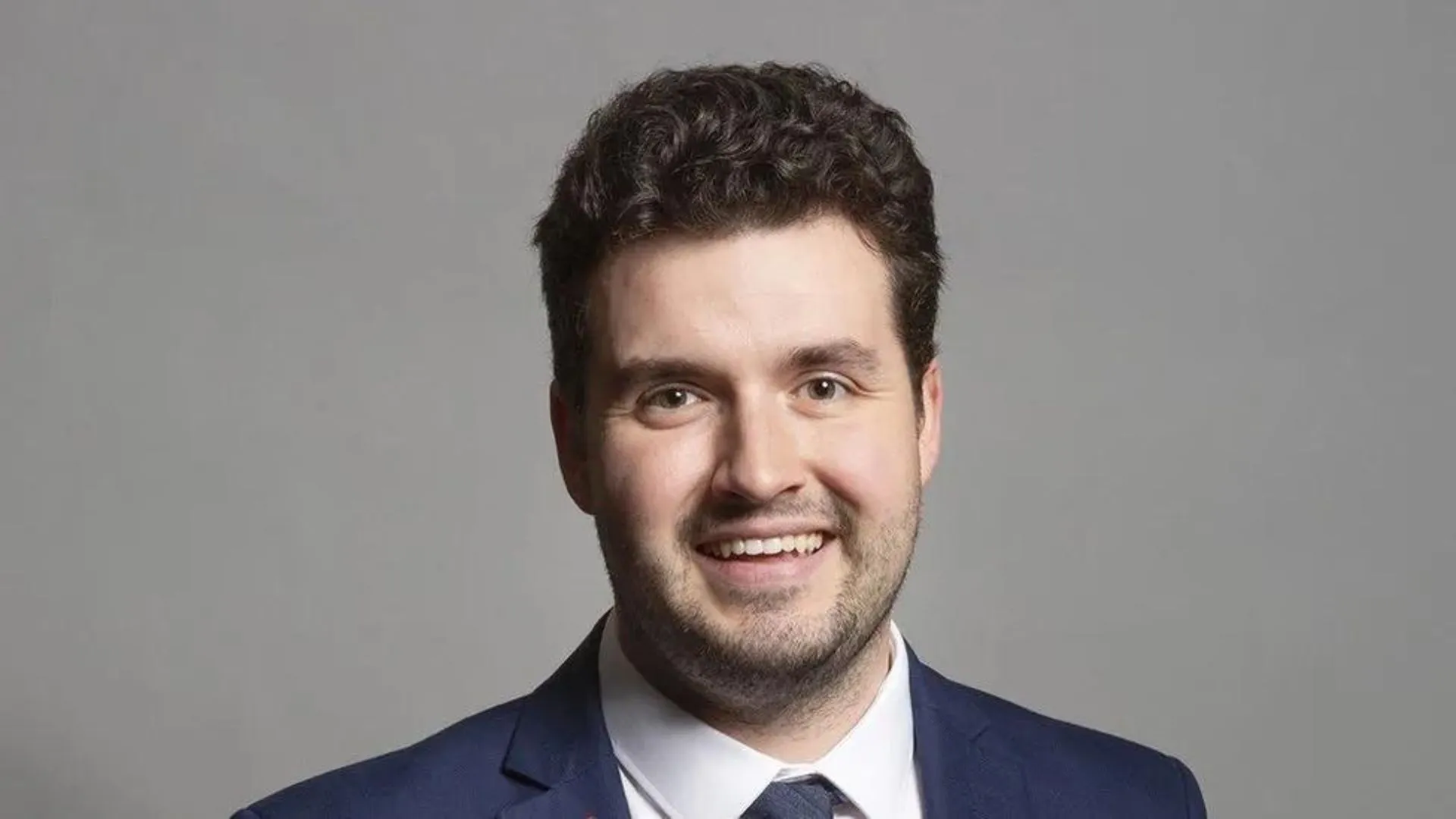 El parlamentario conservador gay que intentó quitarse la vida dice que "hay ayuda disponible"