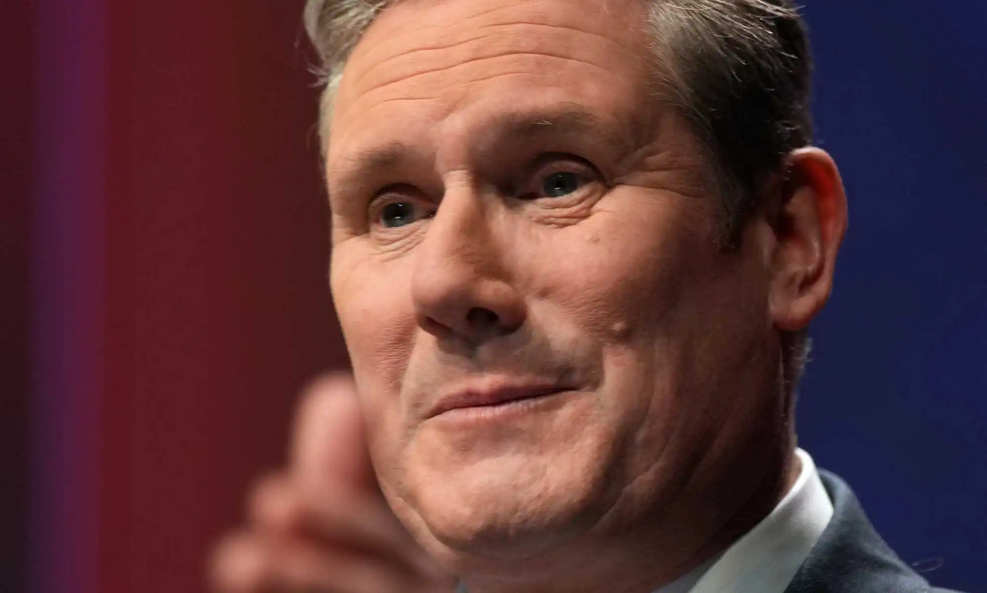Keir Starmer fue 'golpeado' defendiendo a un amigo gay de un ataque cuando era adolescente